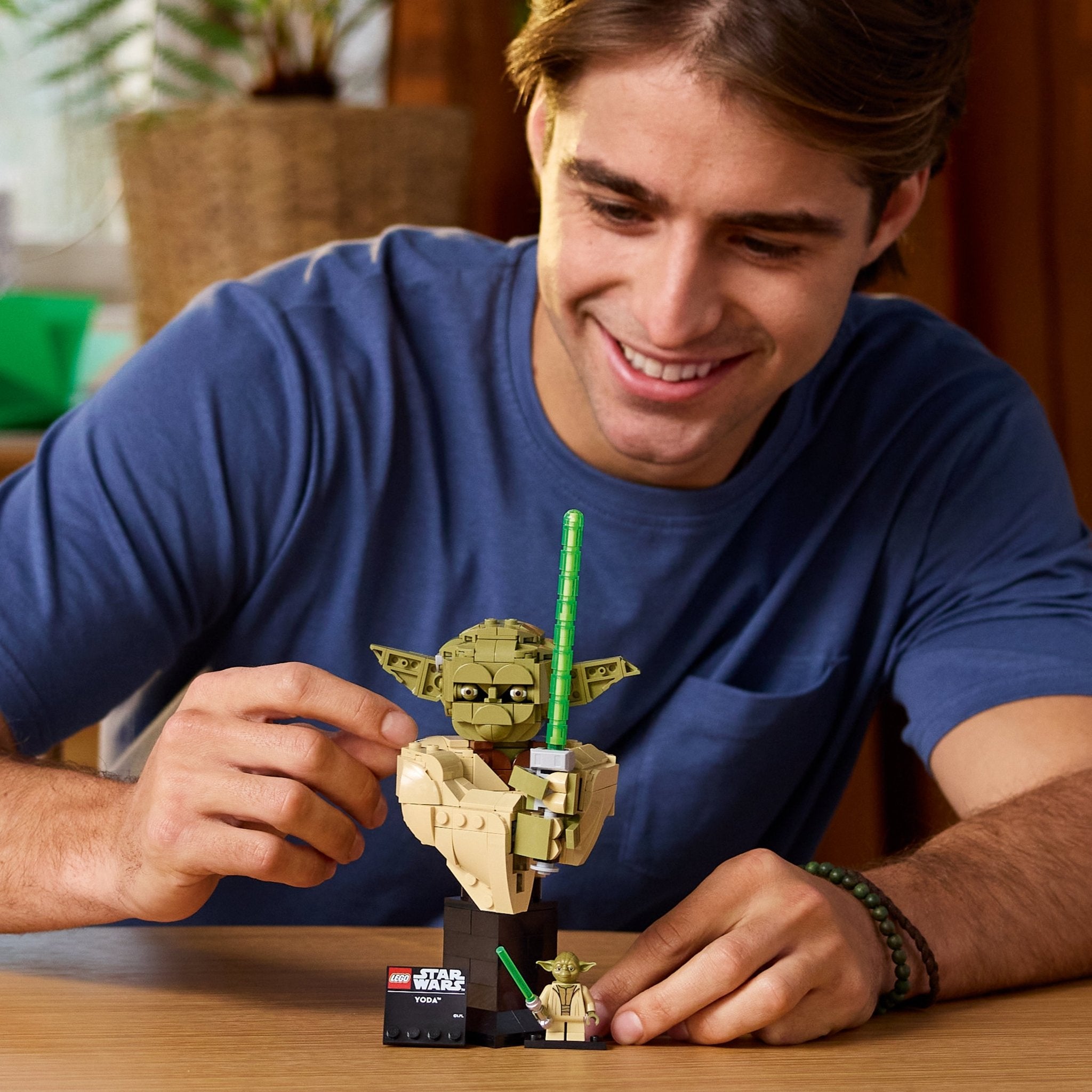 LEGO® Star Wars: Attack of the Clones Yoda Bust 75438 - Image 3