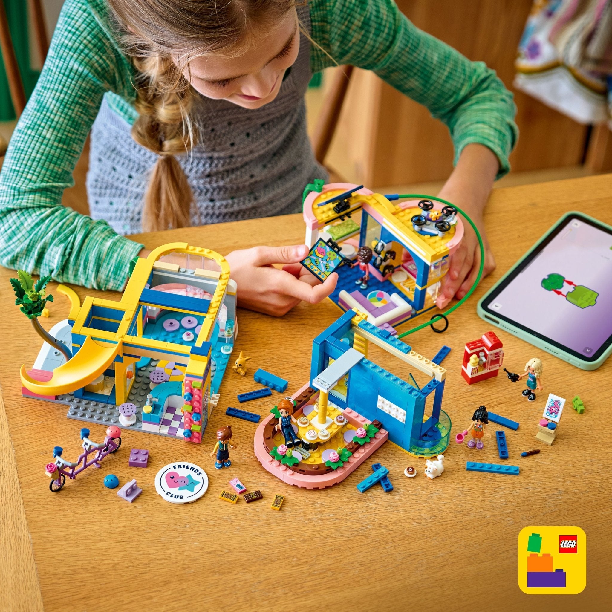 LEGO® Friends LEGO® He lake Club House 42689 - Image 6