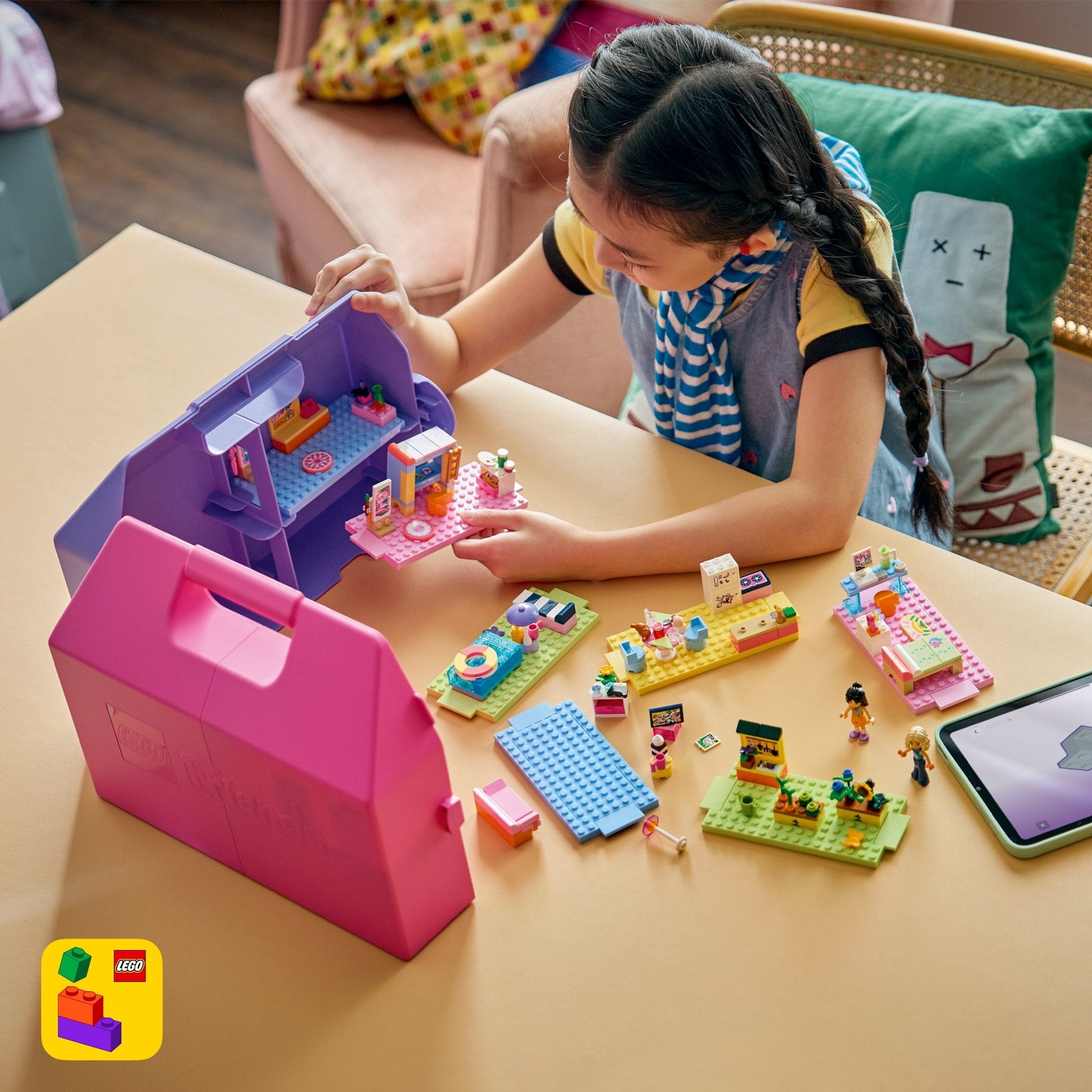 LEGO® Friends Creative Dollhouse Suitcase 42697 - Image 6