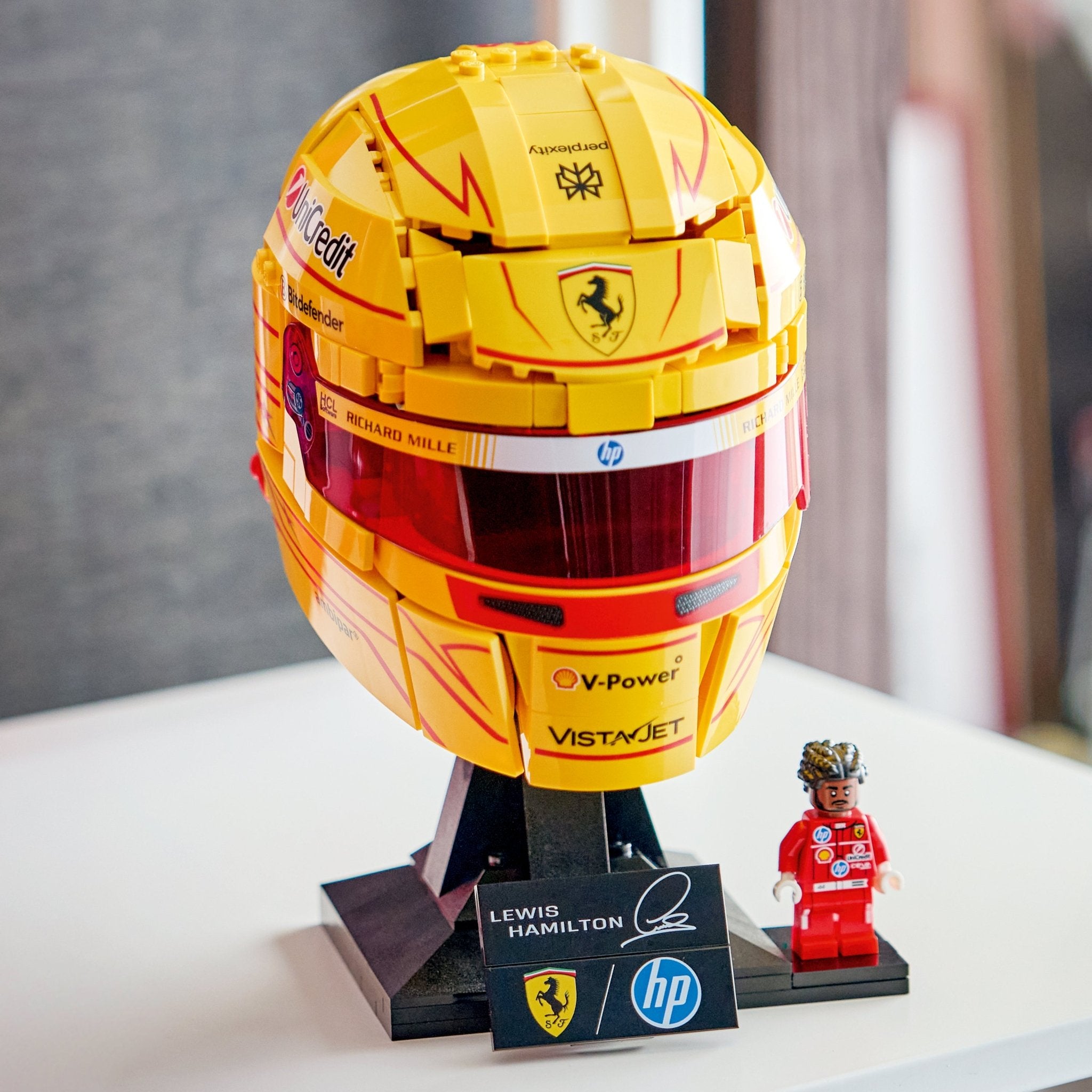 LEGO® Editions Scuderia Ferrari HP Lewis Hamilton Helmet 43022 - Image 3