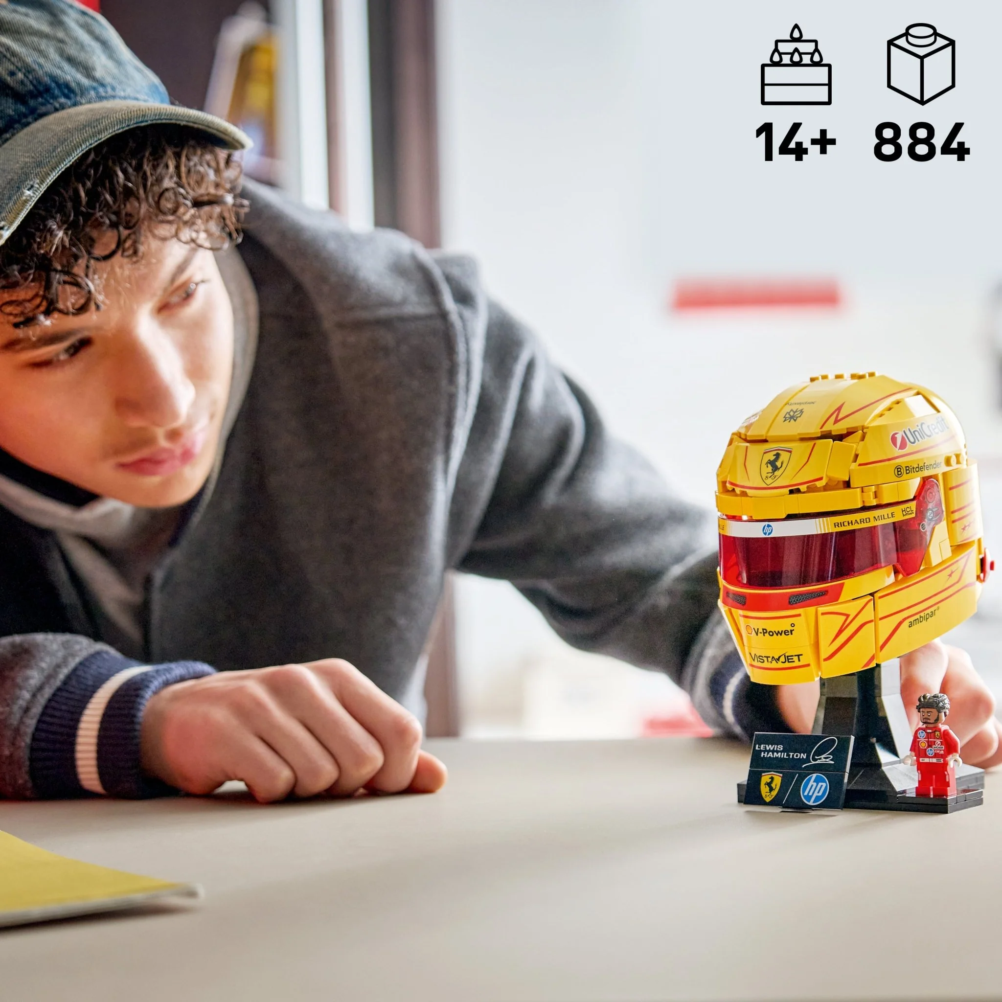 LEGO® Editions Scuderia Ferrari HP Lewis Hamilton Helmet 43022 - Image 2